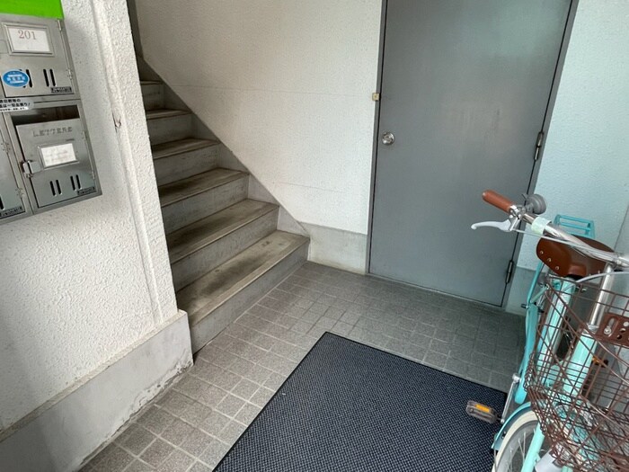 物件外観写真3　(エントランス部分)