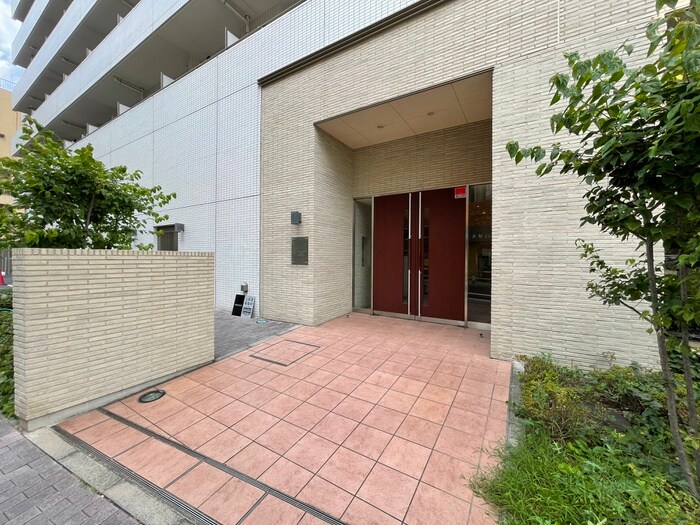 物件外観写真3　(エントランス部分)