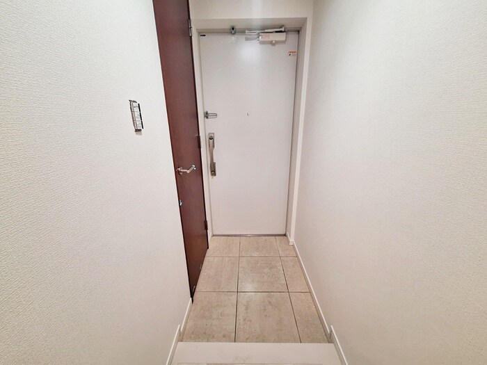 物件内観写真18　(玄関)