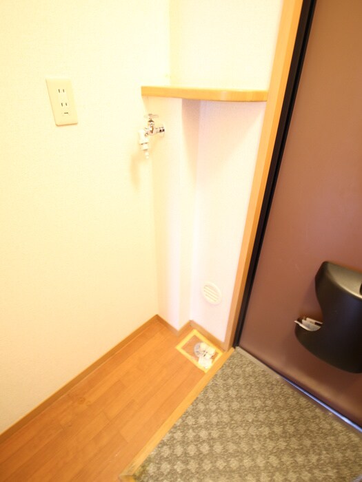 物件内観写真10　(洗濯機置場)