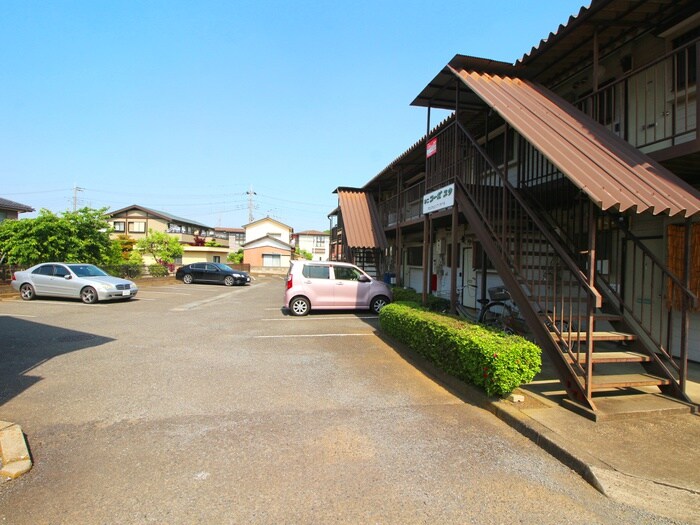 物件外観写真3　(駐車場)