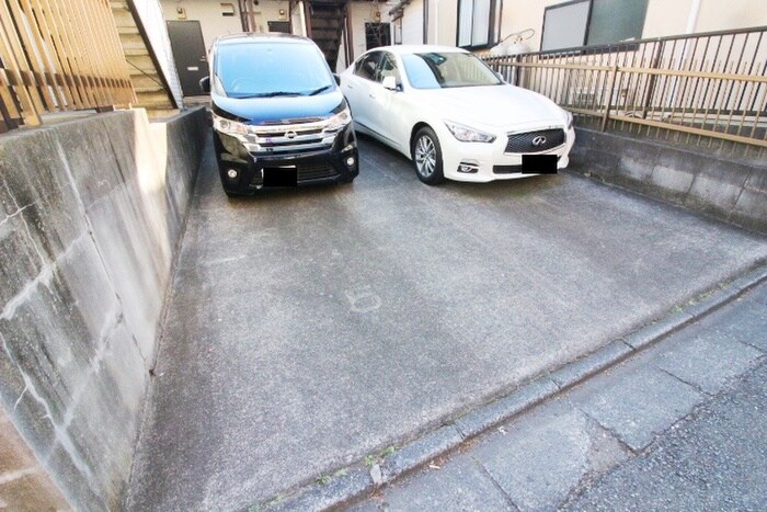 物件外観写真4　(駐車場)