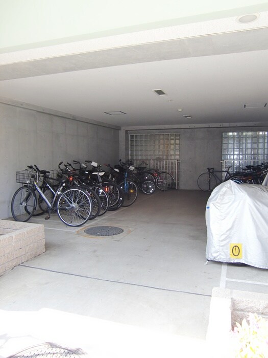物件外観写真5　(駐輪場)