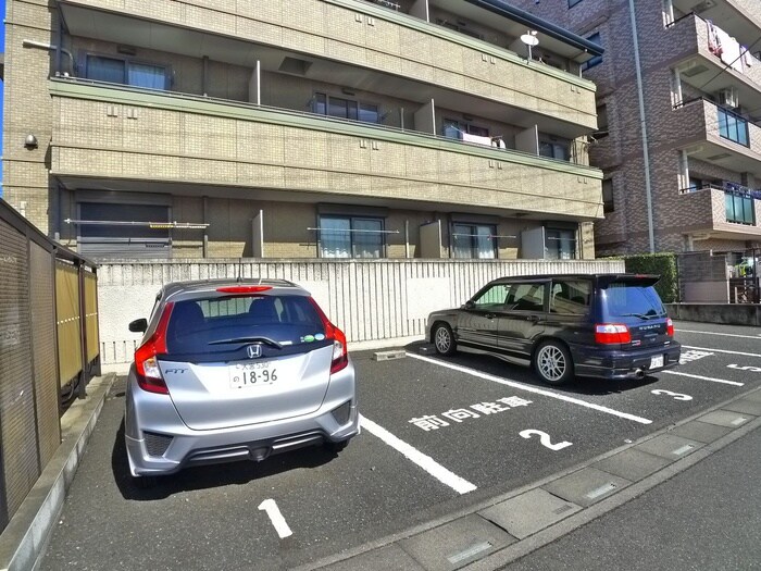 物件外観写真3　(駐車場)