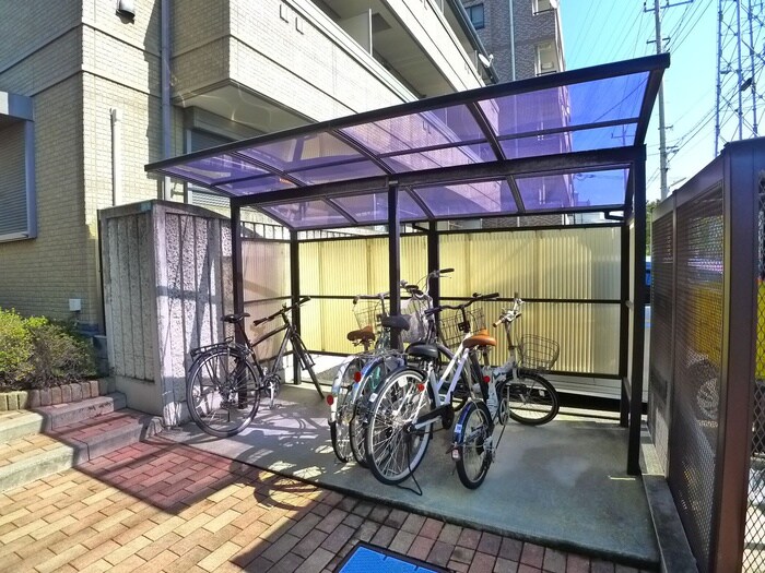物件外観写真4　(駐輪場)