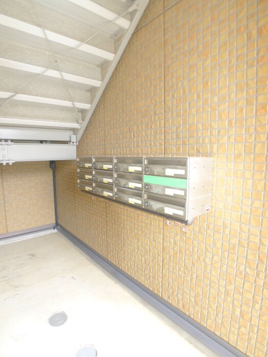 物件外観写真6　(エントランス部分)