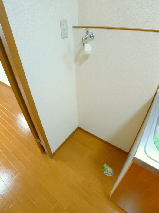 物件内観写真17　(洗濯機置場)