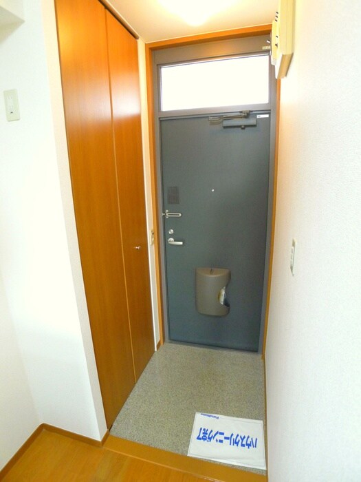 物件内観写真18　(玄関)