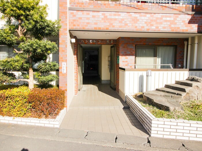 物件外観写真4　(エントランス部分)