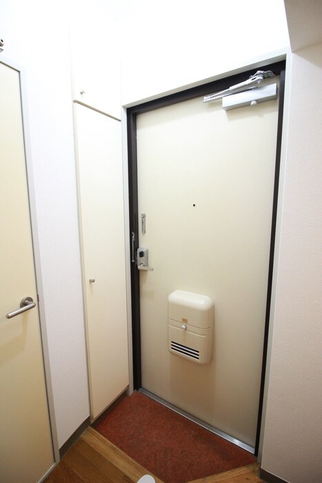 物件内観写真13　(玄関)