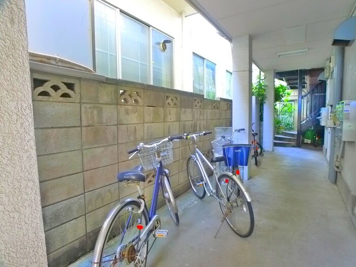 物件外観写真3　(駐輪場)