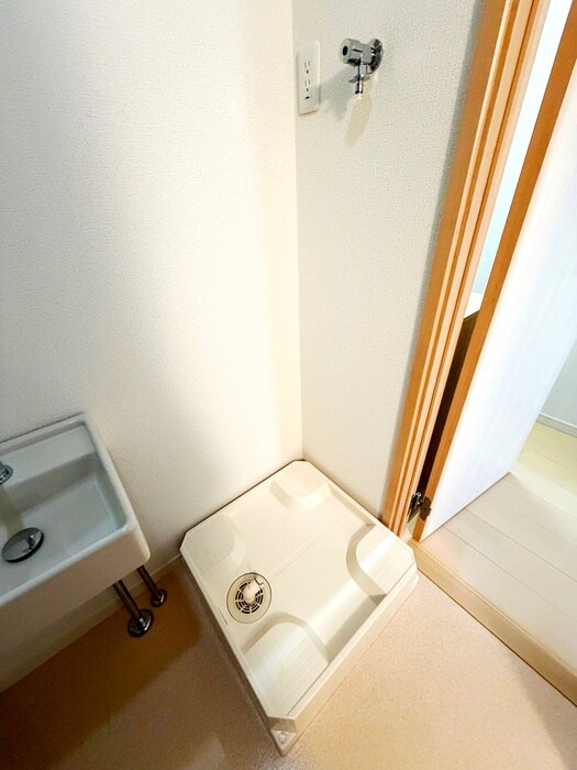 物件内観写真14　(洗濯機置場)