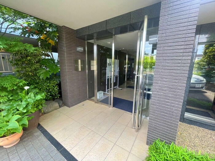 物件外観写真5　(エントランス部分)
