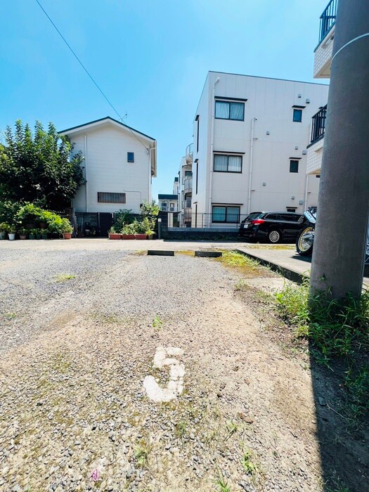 物件外観写真6　(駐車場)