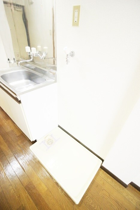 物件内観写真13　(洗濯機置場)