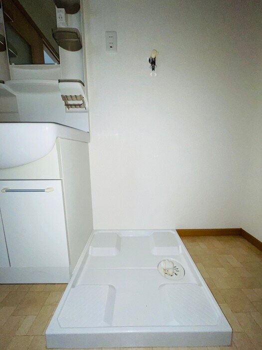 物件内観写真14　(洗濯機置場)