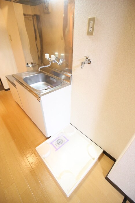 物件内観写真14　(洗濯機置場)