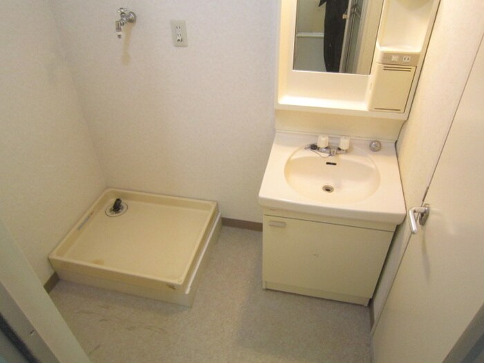 物件内観写真11　(洗濯機置場)