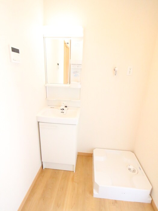 物件内観写真10　(洗濯機置場)