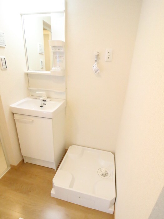 物件内観写真14　(洗濯機置場)