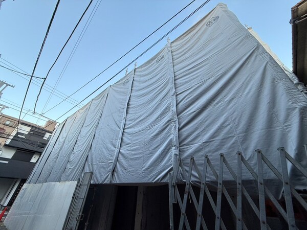 建築中