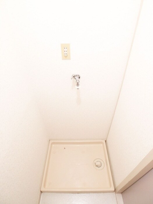 物件内観写真16　(洗濯機置場)