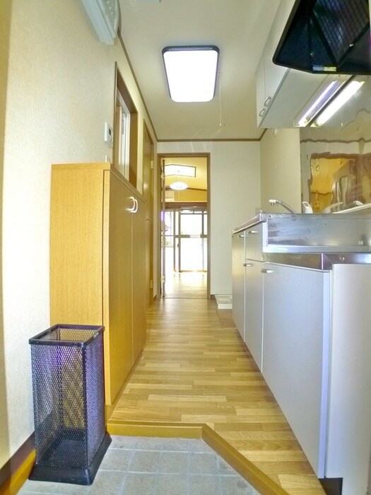 物件内観写真7　(玄関)