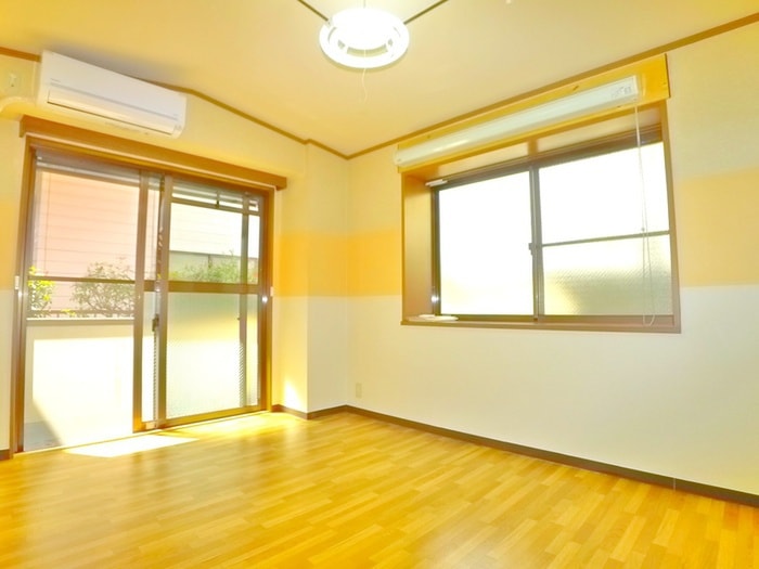 物件内観写真8　(室内からの展望)