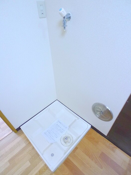 物件内観写真13　(洗濯機置場)