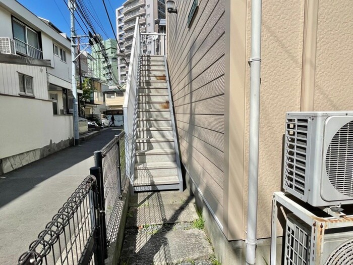 物件外観写真4　(エントランス部分)