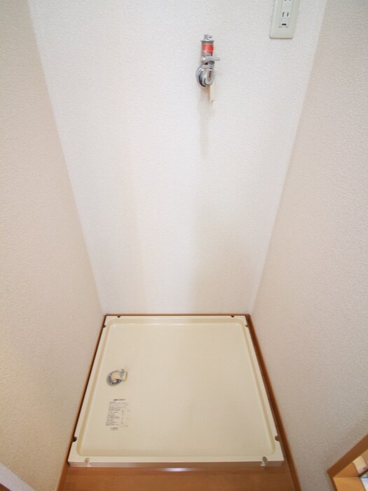 物件内観写真12　(洗濯機置場)