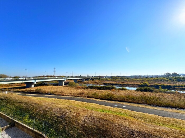 物件内観写真15　(室内からの展望)