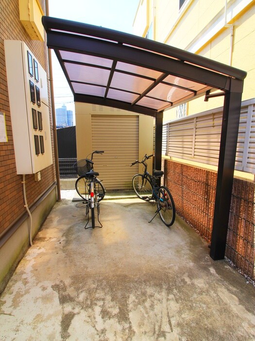 物件外観写真3　(駐輪場)