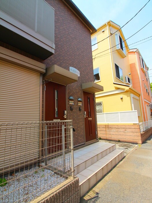 物件外観写真6　(エントランス部分)