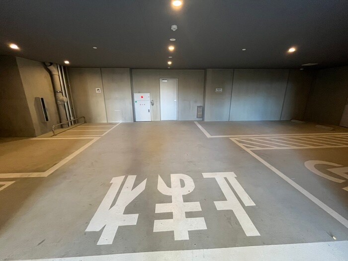 物件外観写真4　(駐車場)