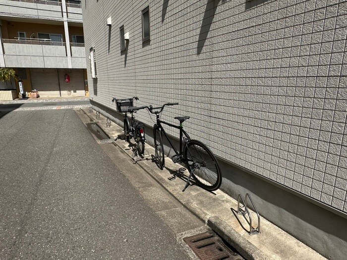 物件外観写真5　(駐輪場)