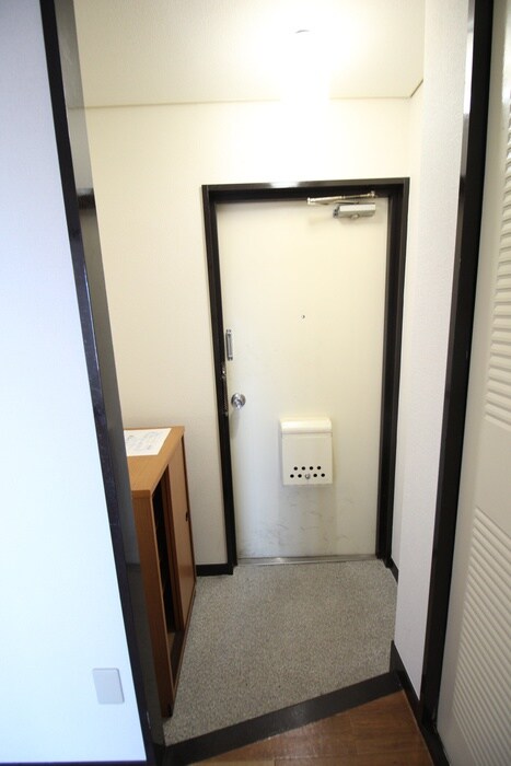 物件内観写真7　(玄関)
