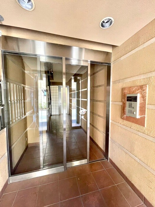 物件外観写真3　(エントランス部分)