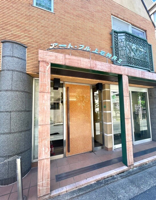 物件外観写真4　(エントランス部分)