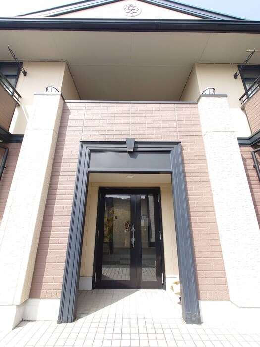 物件外観写真4　(エントランス部分)