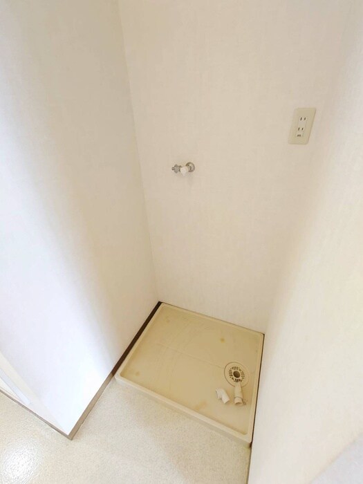 物件内観写真14　(洗濯機置場)