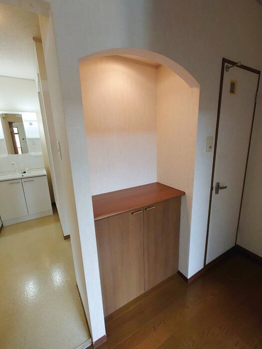 物件内観写真16　(玄関)