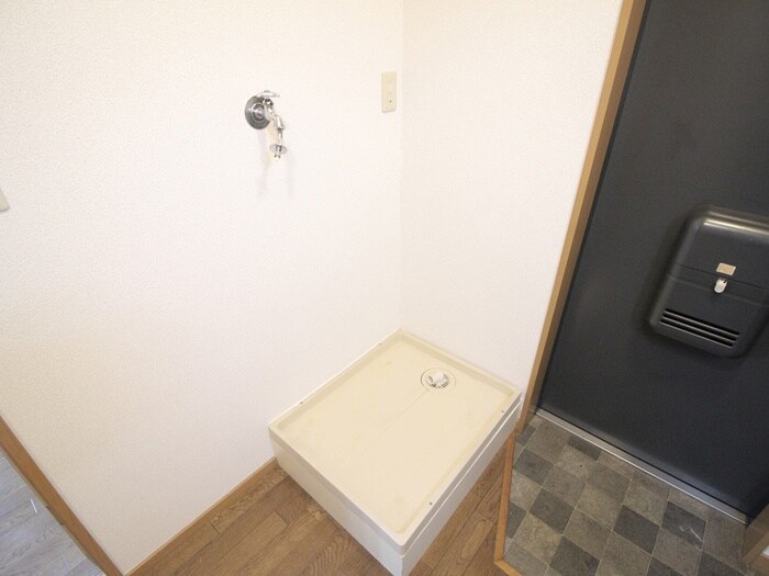 物件内観写真12　(洗濯機置場)