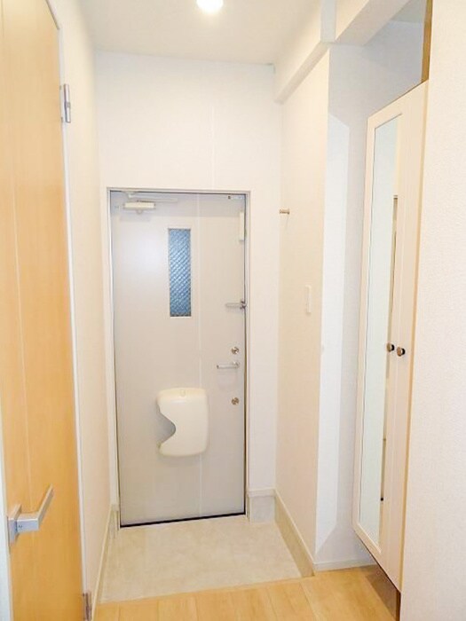 物件内観写真16　(玄関)