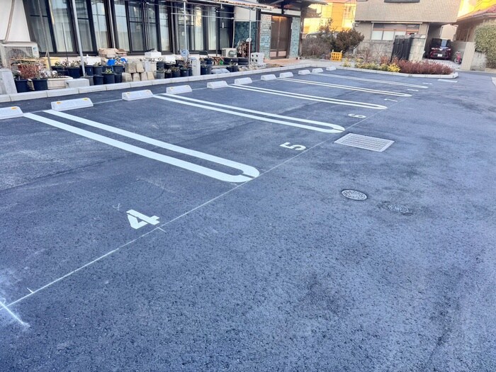 物件外観写真3　(駐車場)
