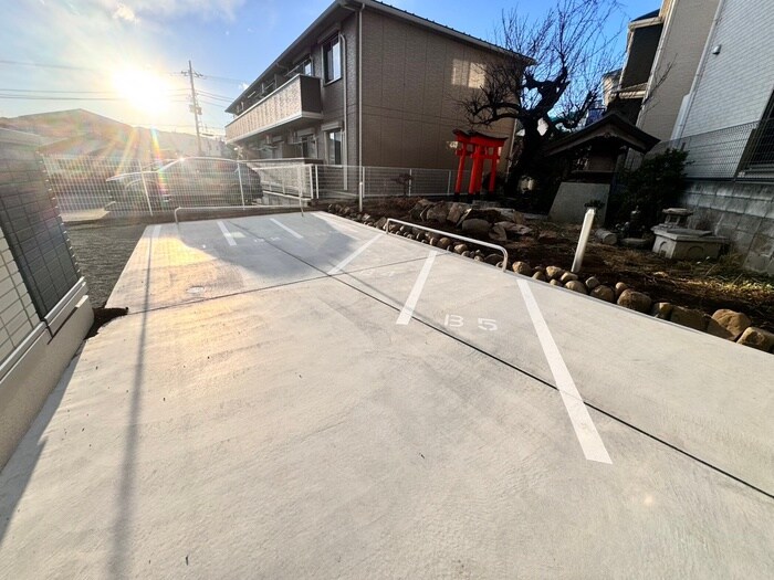 物件外観写真6　(バイク置き場)