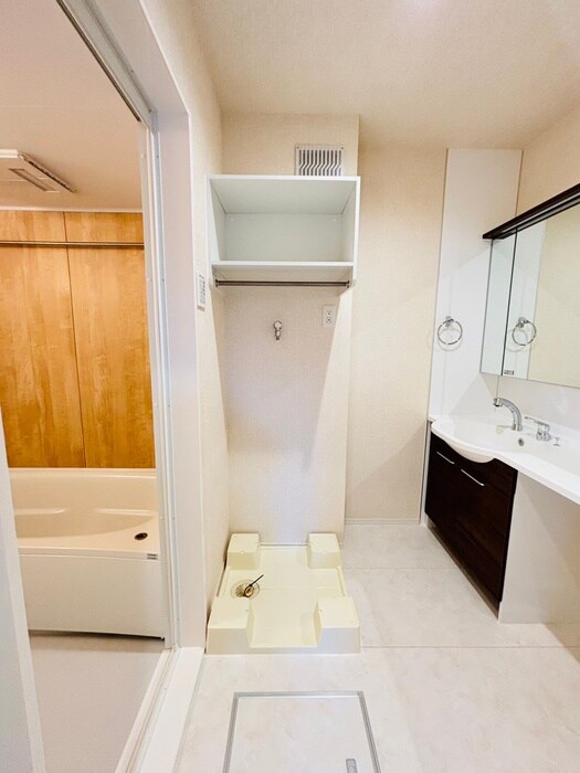 物件内観写真12　(洗濯機置場)