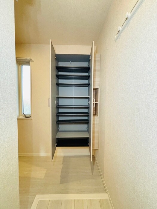 物件内観写真22　(靴箱)