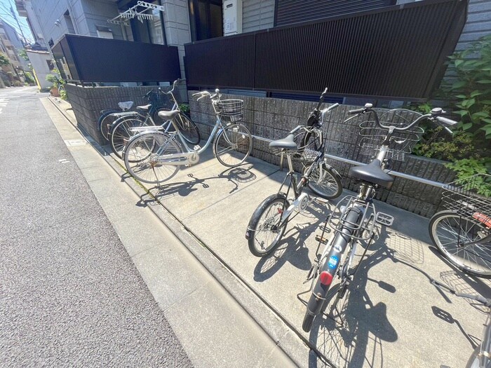 物件外観写真3　(駐輪場)