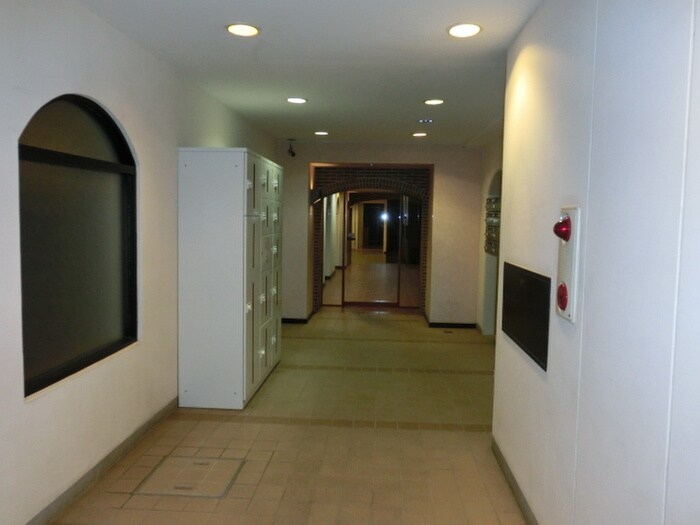 物件外観写真4　(エントランス部分)